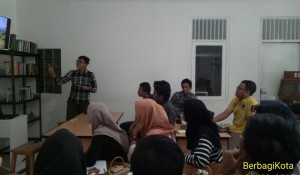 Suasana Kelas di Kelapa Hijau 99